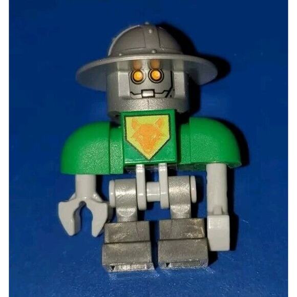 Lego Mini Figure Nexo Knights Aaron Bot Green Set #70355 Figure Only - Picture 1 of 8
